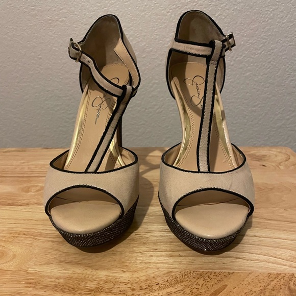 Jessica Simpson tan heel size 9 - Picture 2 of 3